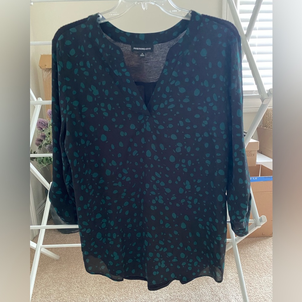 Fortune & Ivy - Stitch Fix - Mixed Media 3/4 sleeve rolled tab blouse. M